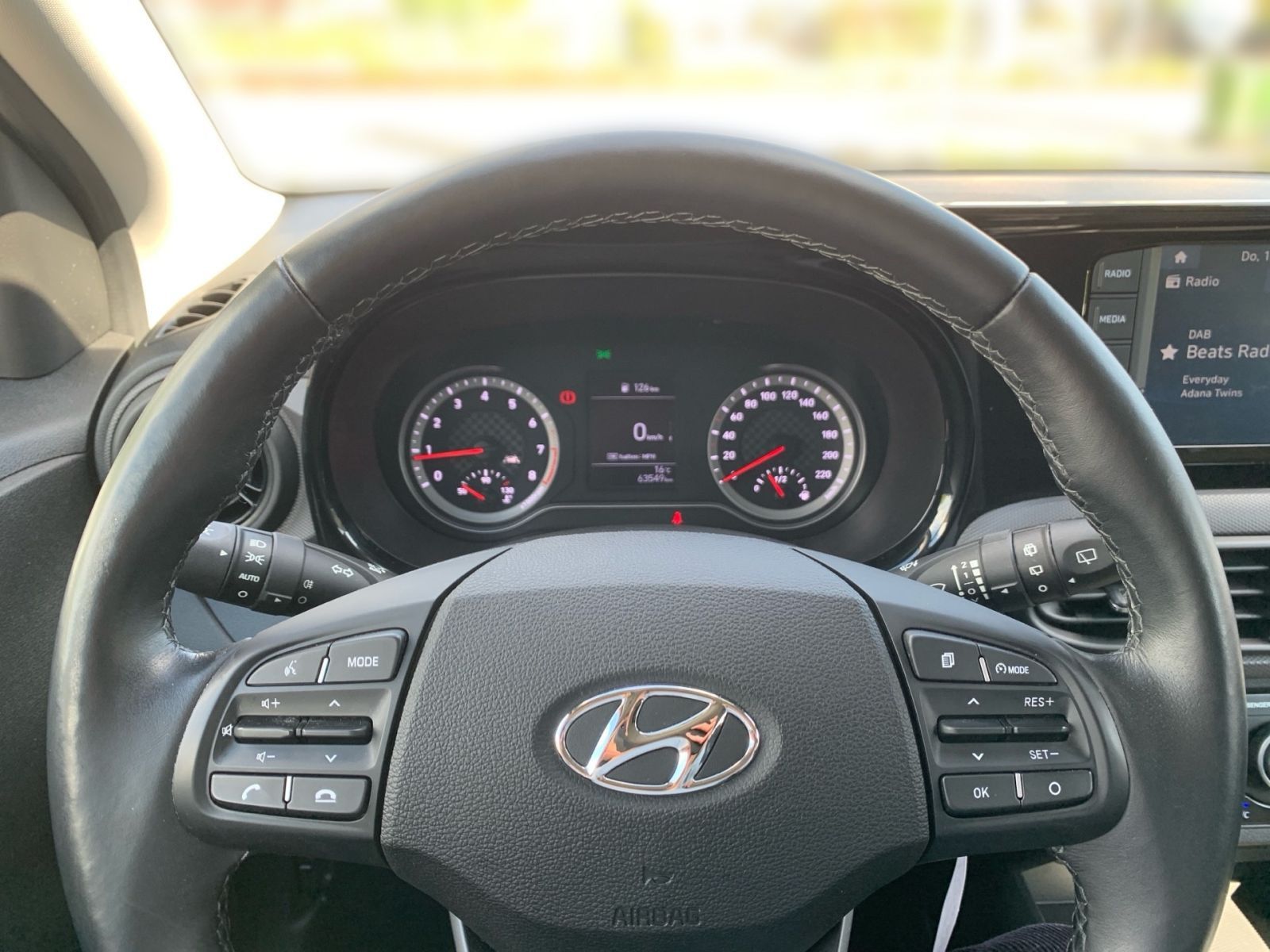 Fahrzeugabbildung Hyundai i10 1.0 Edition 30 1 Hand Allwetter