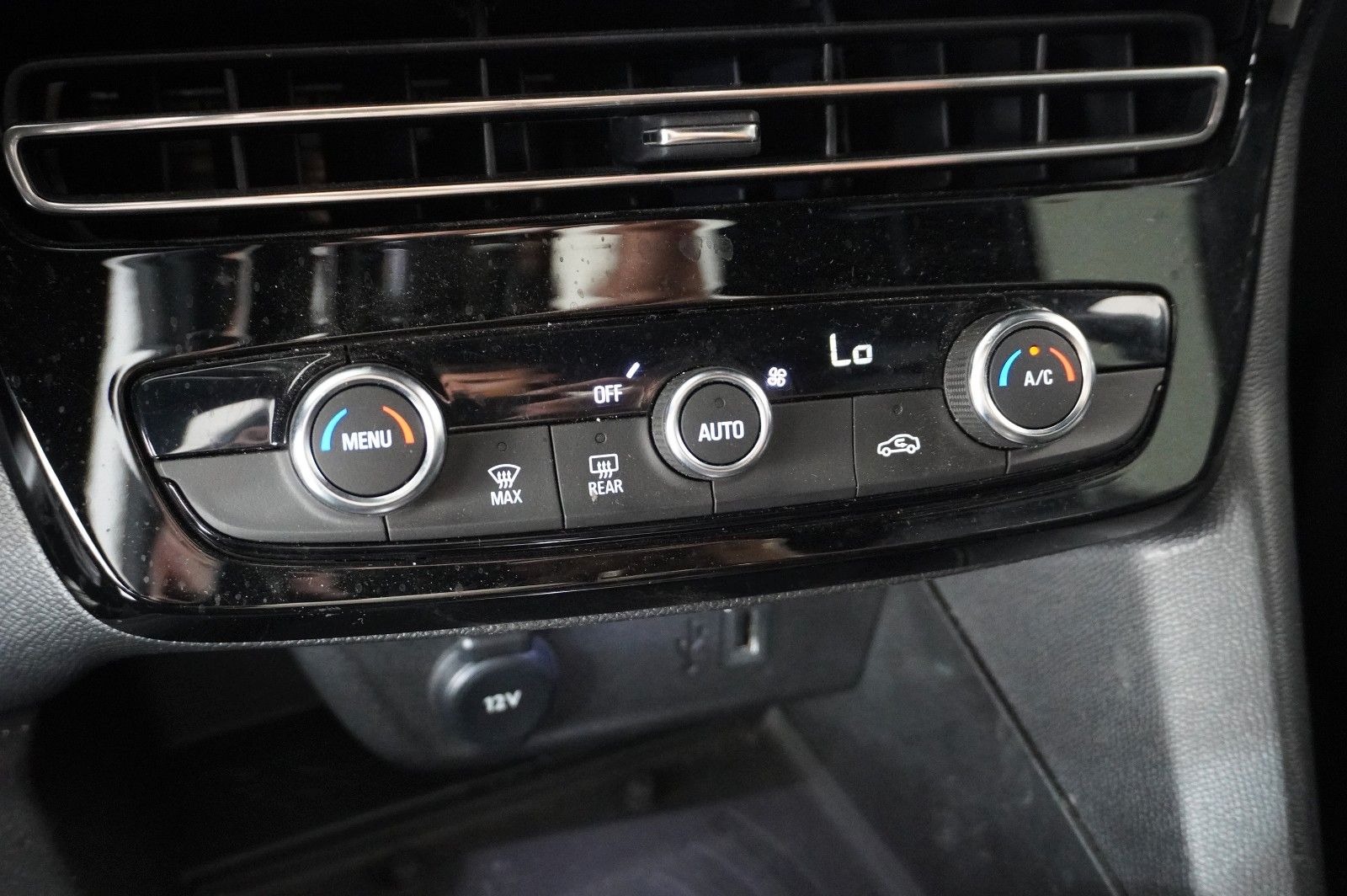 Fahrzeugabbildung Opel Mokka-e ULTIMATE 3-PHASIG NAVI/LED/KAMERA/DAB+