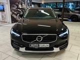 Volvo V90 2.0 D5 CC AWD AUT AHK LEDER LED SHZ CAM PDC - Volvo V90 Cross Country aus 2018