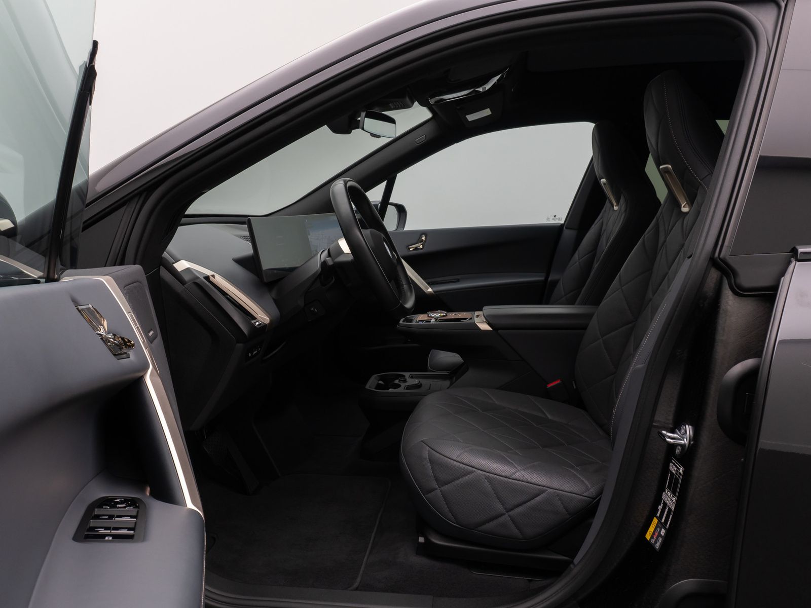 Fahrzeugabbildung BMW iX xD40 Sportpaket DAB SkyLounge 360° AHK 22Zoll