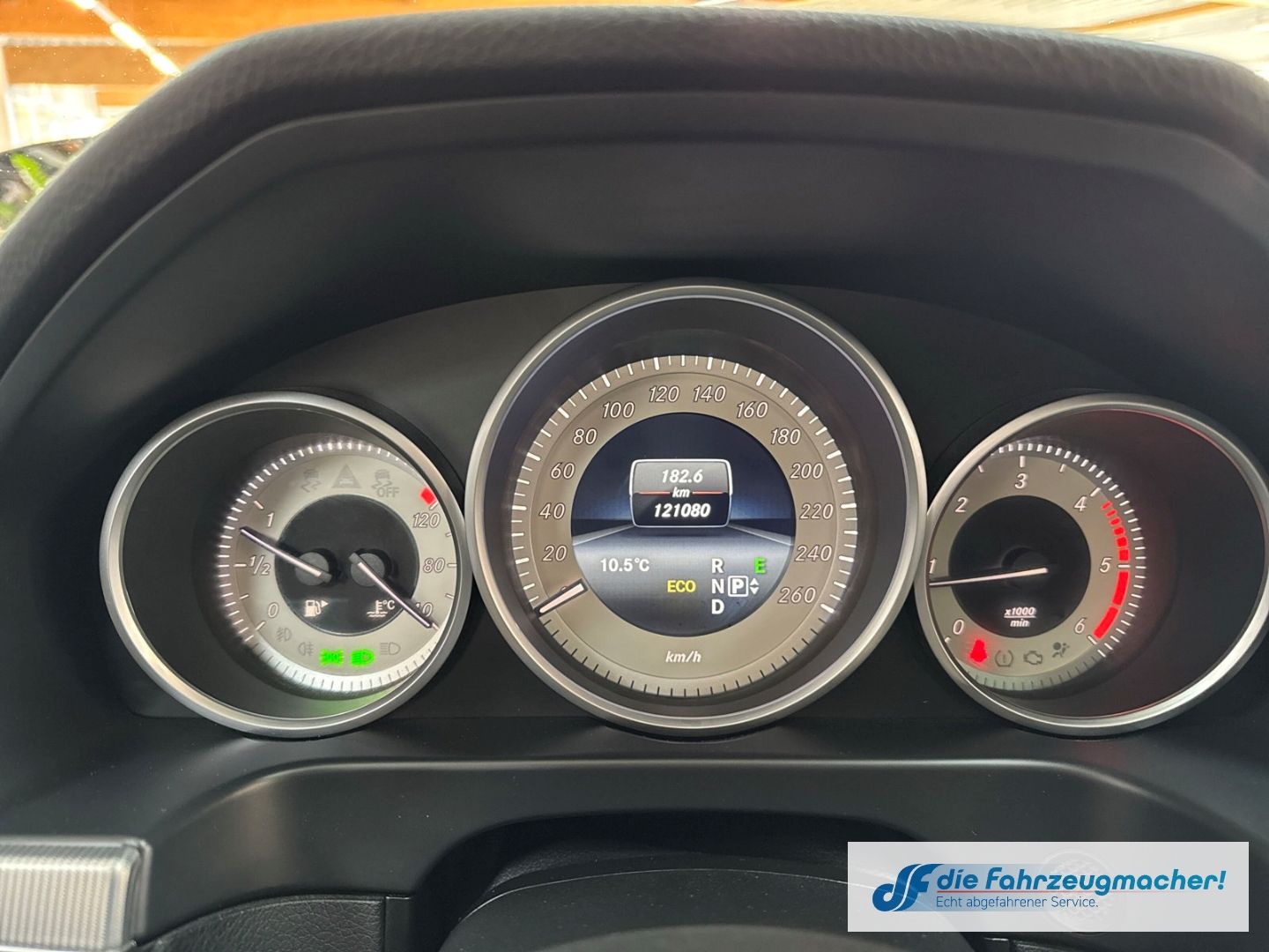 Fahrzeugabbildung Mercedes-Benz E 200 BlueTec Niveau AHK-klappbar LED Blendfreie