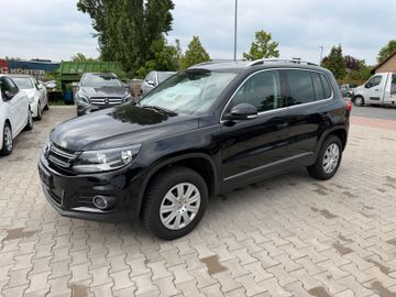 Volkswagen Tiguan - 1