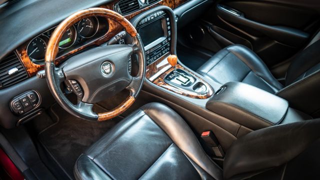 Fahrzeugabbildung Jaguar XJ8 3.5 Liter Sovereign im Bestzustand