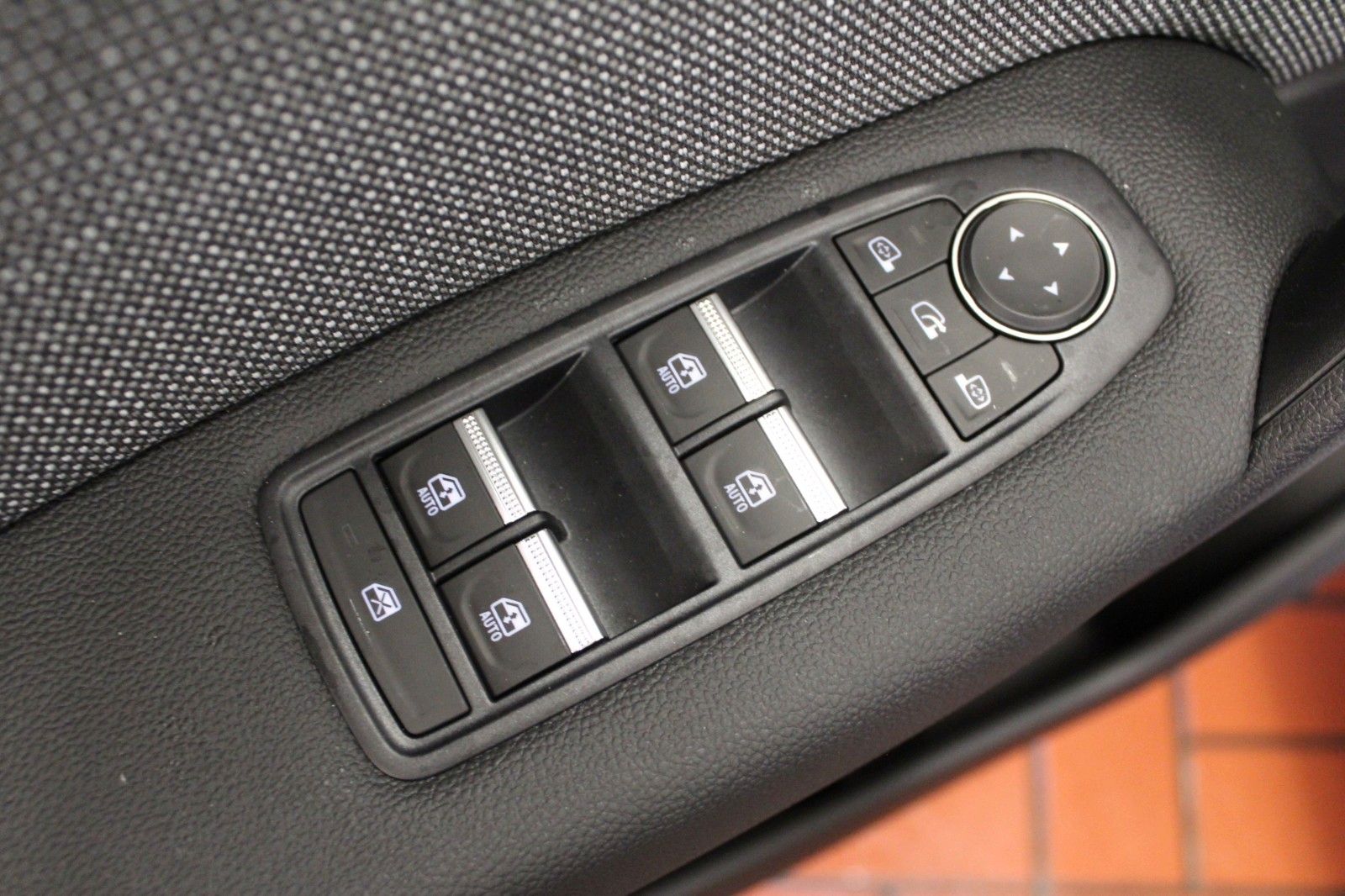 Fahrzeugabbildung Renault Captur Mild Hybrid 140 Techno*Winterpaket*