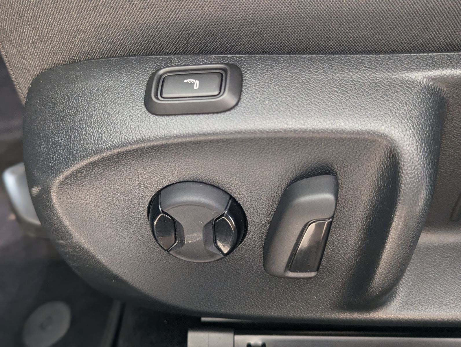 Fahrzeugabbildung SKODA Superb 2.0 TDI 4x4 Selection Matrix AHK 5J Garan