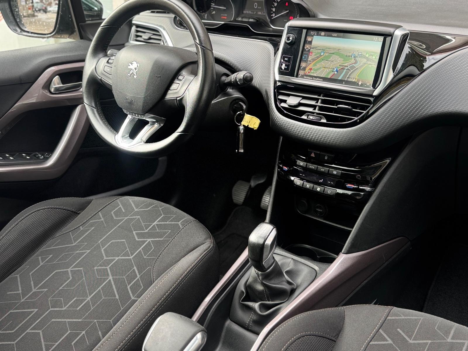 Peugeot 2008 Style*2.HAND*NUR 87TKM*PANO*NAVI*TEMPO*PDC