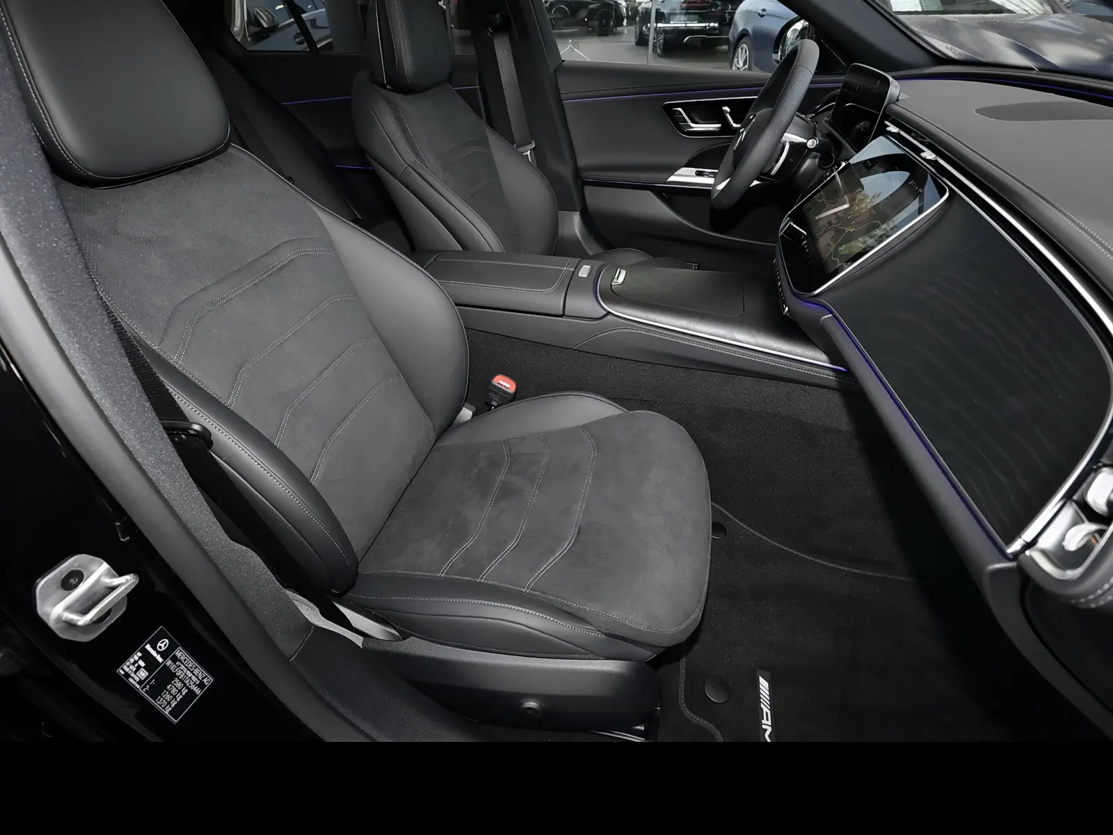 Mercedes-Benz E 220 d 4M AMG MBUX+DIG-LED+360°+AHK+Pano+Distro