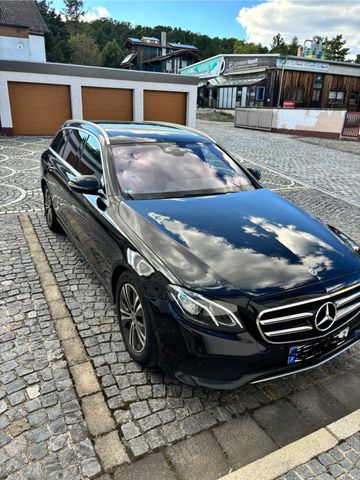 MERCEDES-BENZ E 220 d T Autom. -