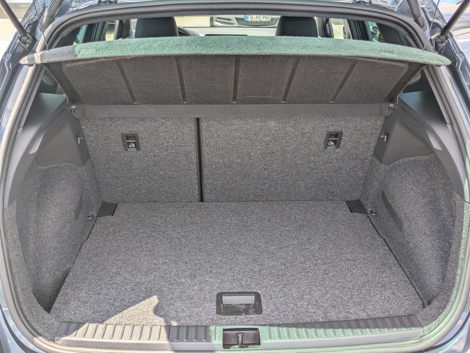 Fahrzeugabbildung SEAT Arona 1.5 TSI FR DSG AHK*ACC*LED*APP*DAB*KAMERA