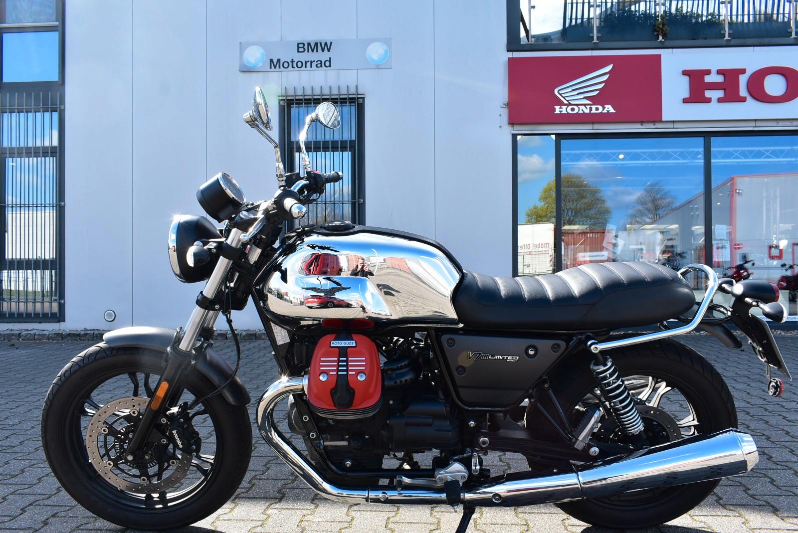 Moto Guzzi V7 III Limited Nr.83 von 500 Carbon / Chrom