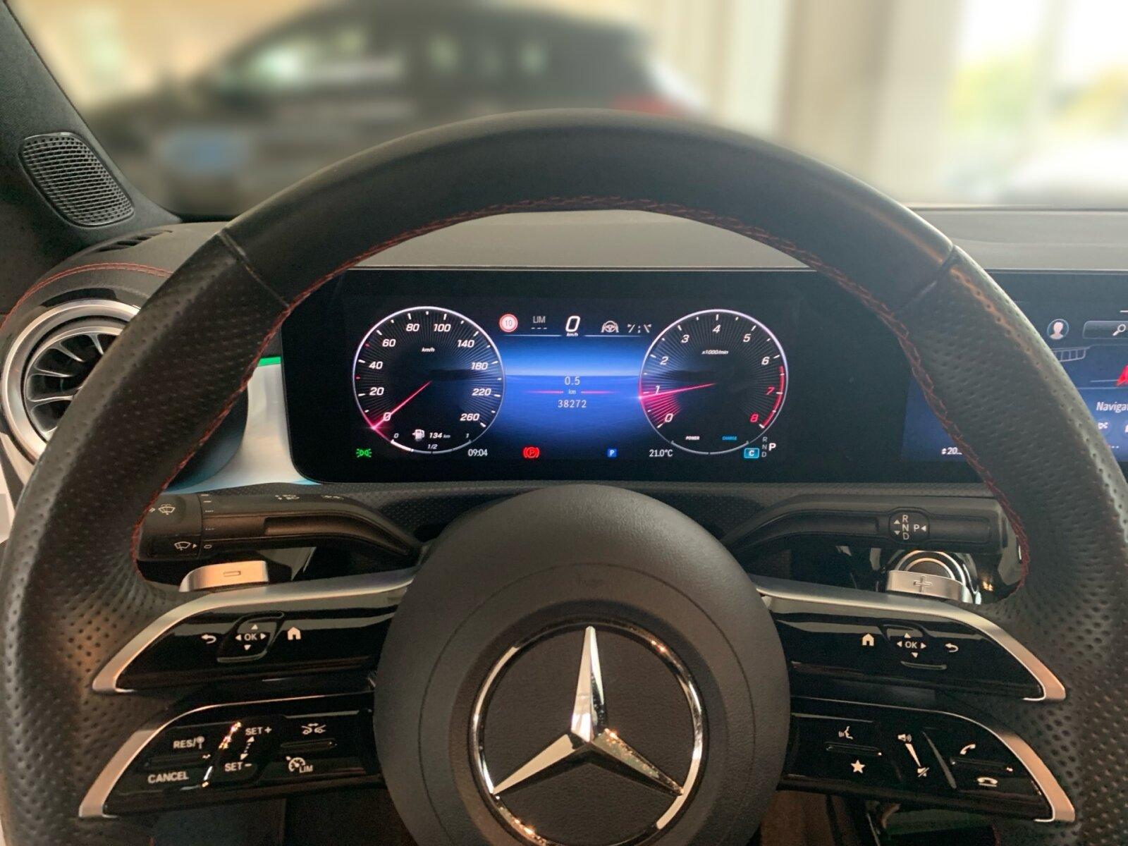 Mercedes-Benz CLA 200 Coupé AMG*NIGHT*AHK*RFK*STHZ*PANO*DISTR