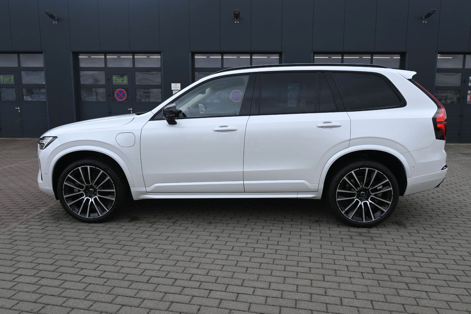 Fahrzeugabbildung Volvo XC90 T8 AWD Ultra Dark*STDHZG*360°*LUFT*B&W*ACC