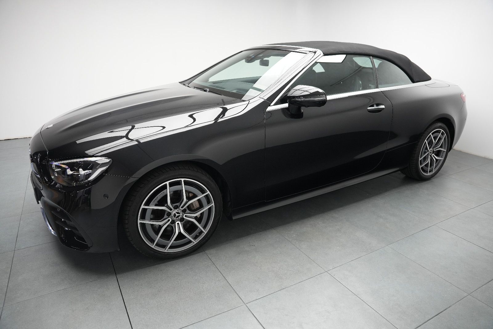 Fahrzeugabbildung Mercedes-Benz E 450 Cabrio AMG/BURMESTER/HUD/AMBIENTE/MASSAGE/