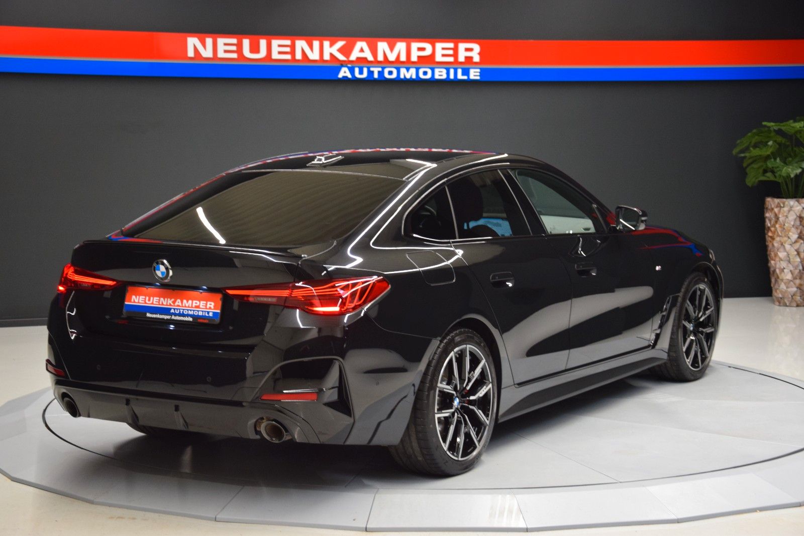 Fahrzeugabbildung BMW 430i xDrive M Sport Vollleder Tacorarot H/K LED