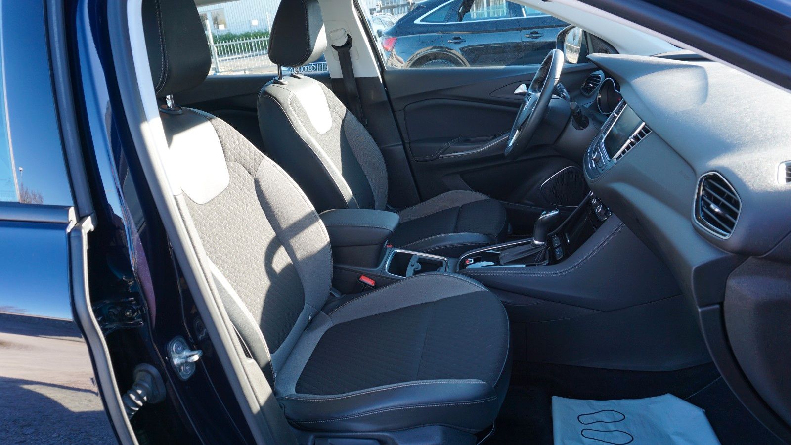 Fahrzeugabbildung Opel Grandland X T.Leder,Navi,Kamera,Bi-LED,SR+WR,AHK