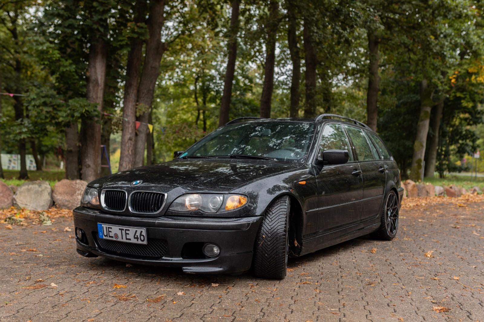 BMW 325 2004 — салон