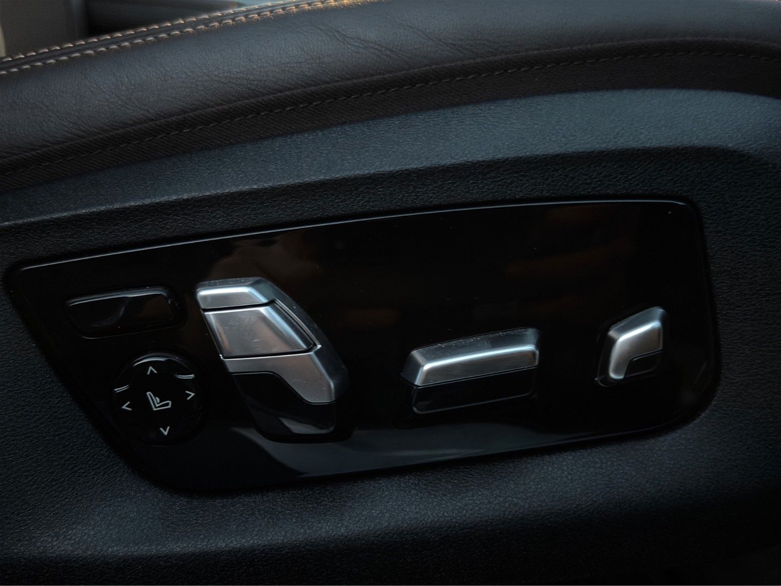 Fahrzeugabbildung BMW 750Li xDrive *LASER*360°*H&K*Masssage*Skylounge*