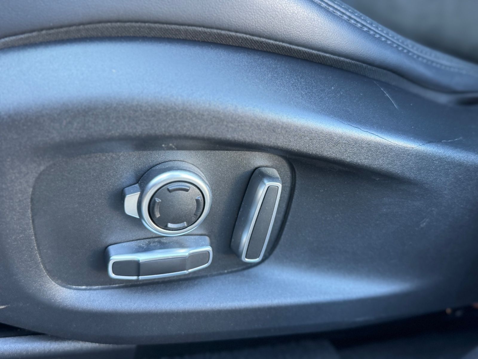 Fahrzeugabbildung Jaguar F-PACE SVR /PANO/MERIDIAN/360°KAM/HUD/AMBIENTE