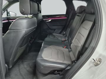 Volkswagen Touareg - 11