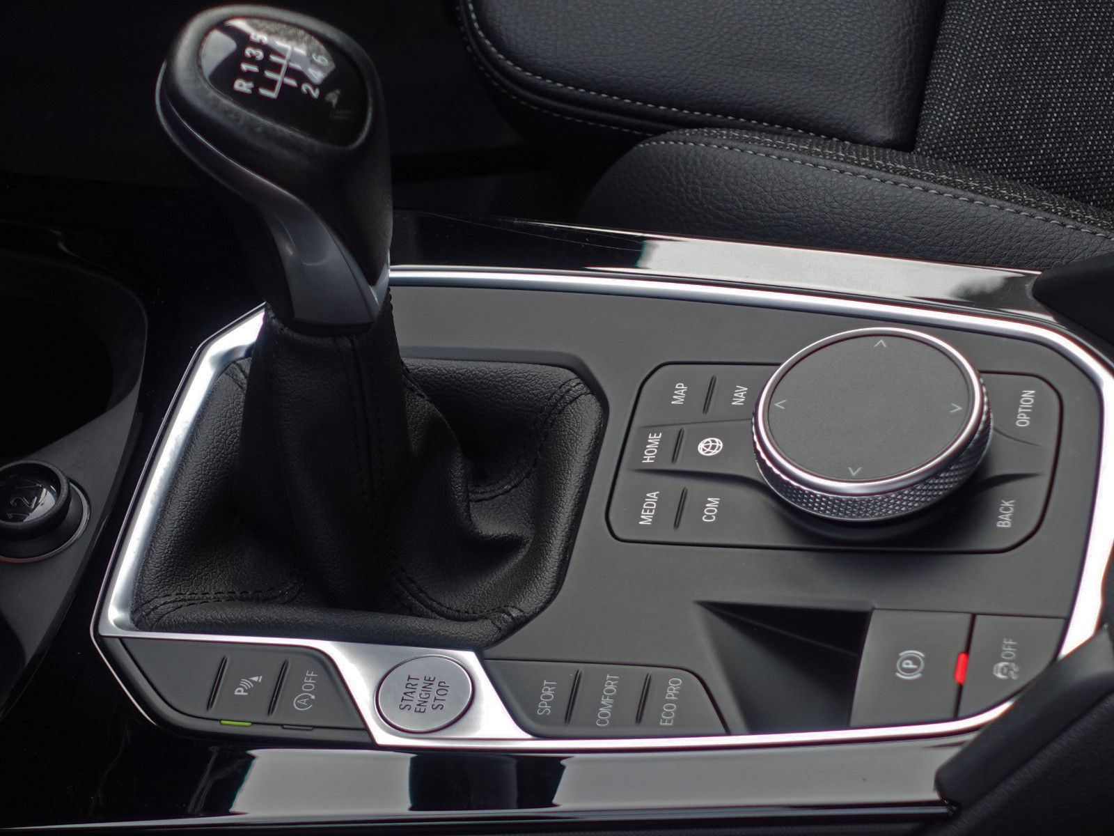 Fahrzeugabbildung BMW 118i Sport Line Navi CarPlay LED-Pkt.