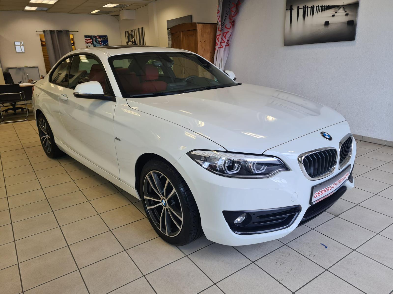 BMW 220i Coupe Sport Line / NAVI / PDC / 1. Hand