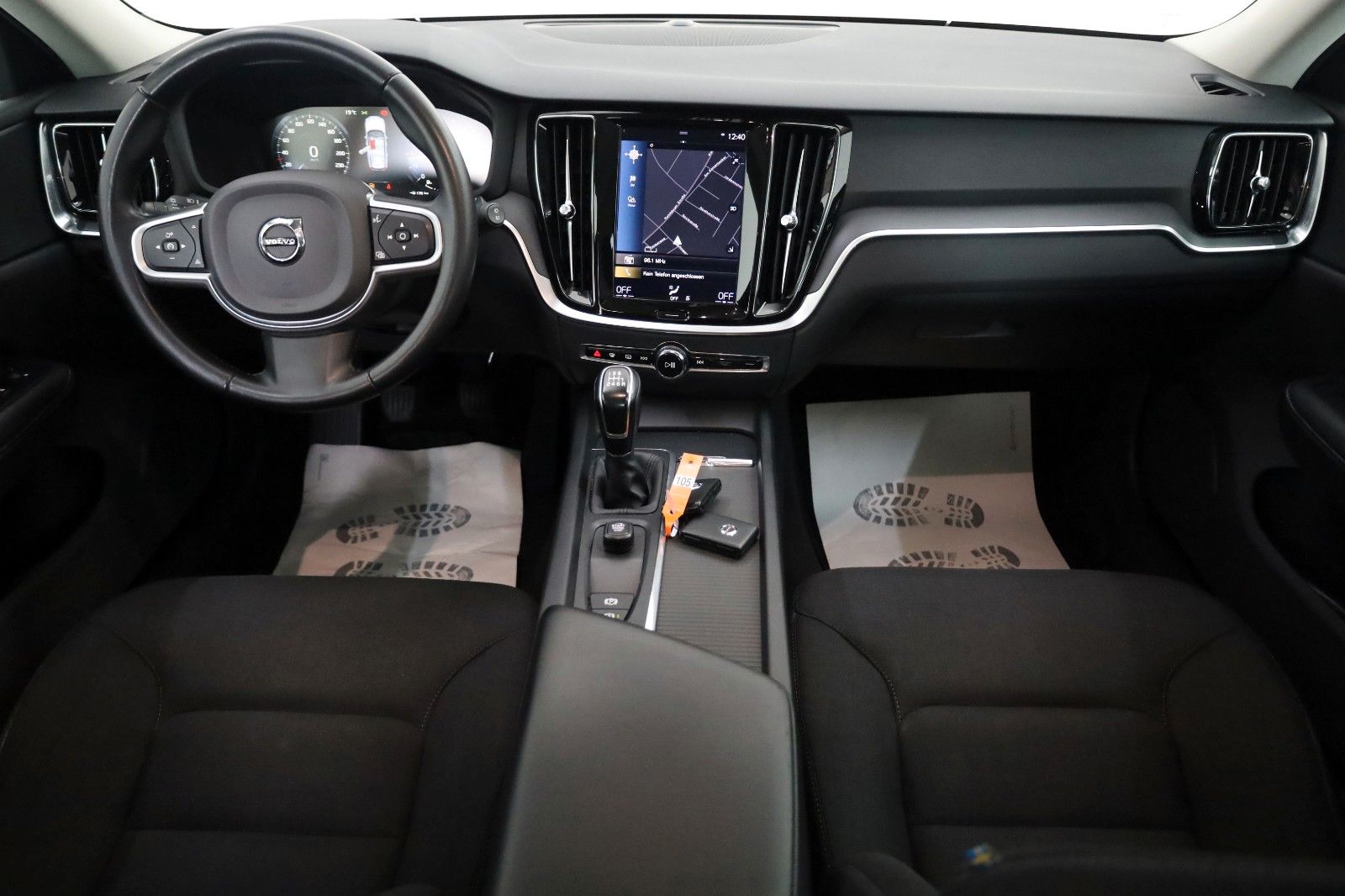 Fahrzeugabbildung Volvo V60 ,Navi,LED, PDC, 2 Zonen-Klima, 1.Hand