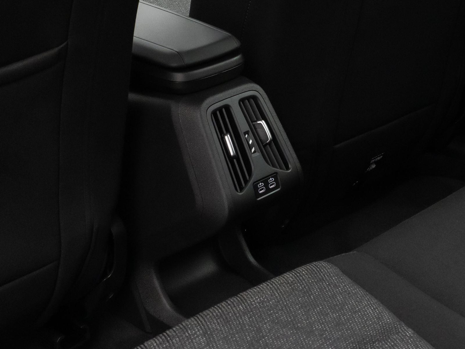 Fahrzeugabbildung BMW iX1 xDrive30 Kamera DAB Sitzhzg LED M Fahrwerk