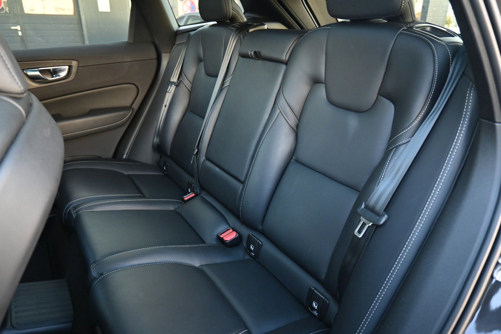 Fahrzeugabbildung Volvo XC60 T8 R-Design PHEV* AWD*AHK*NAV*ACC*PANO*