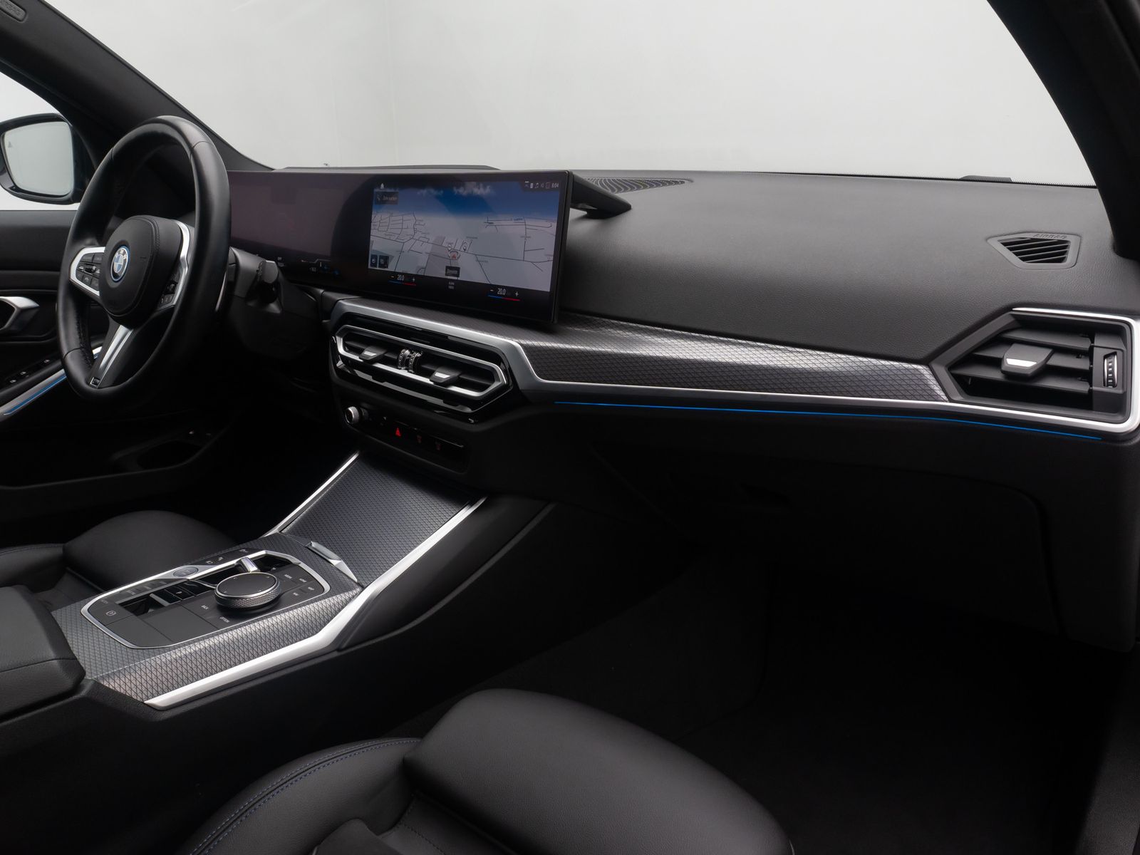 Fahrzeugabbildung BMW 330e xD M Sport HUD DAB Kamera Komfort 18Zoll