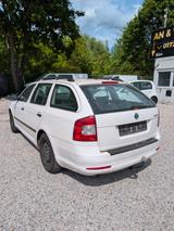 Skoda Octavia *ELEK. FENSTER*AHK*DACHRELING* - Skoda Octavia aus 2012 mit Benzin-Antrieb: Kombi