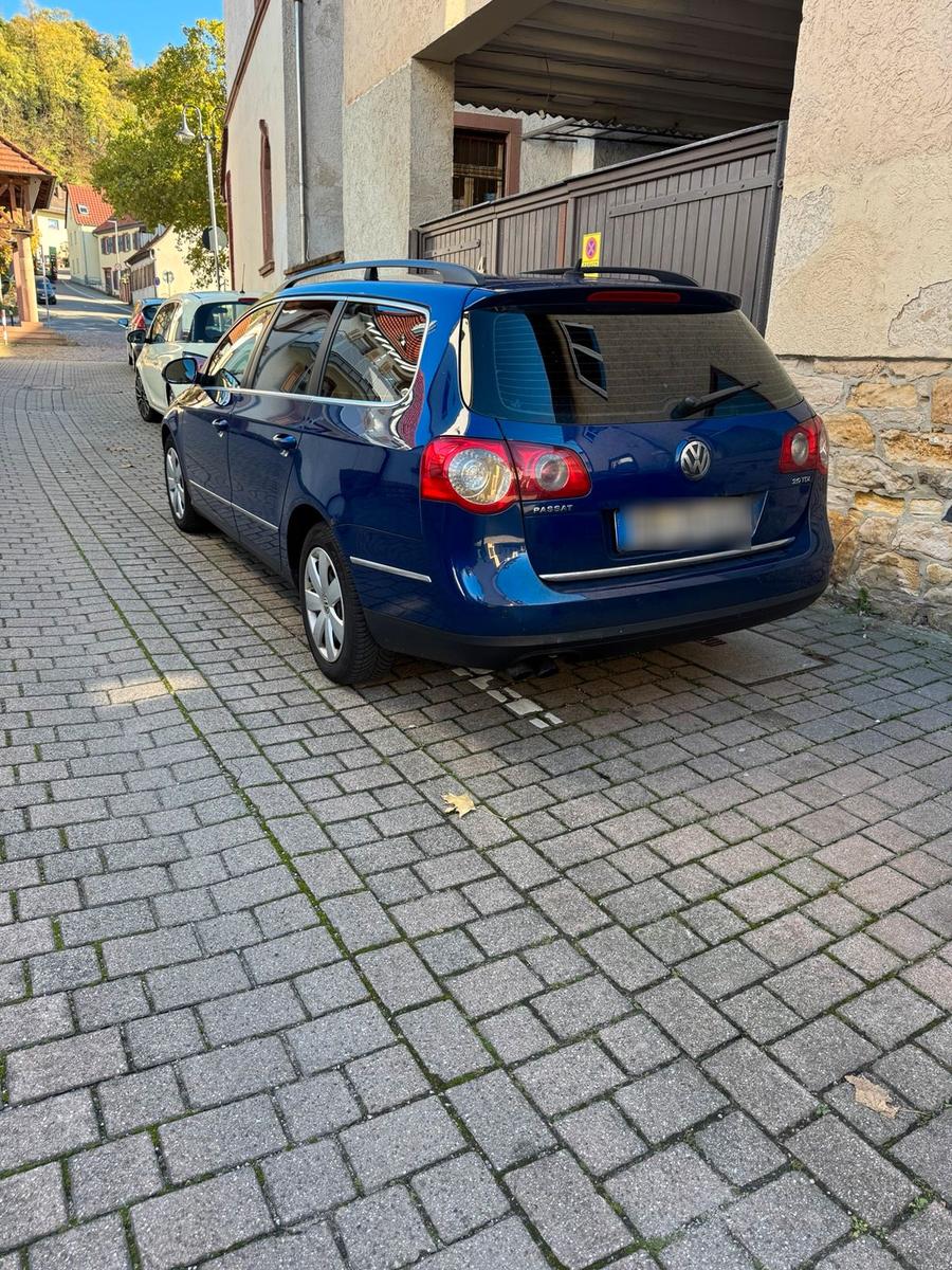 Volkswagen Passat 2006 — rear view