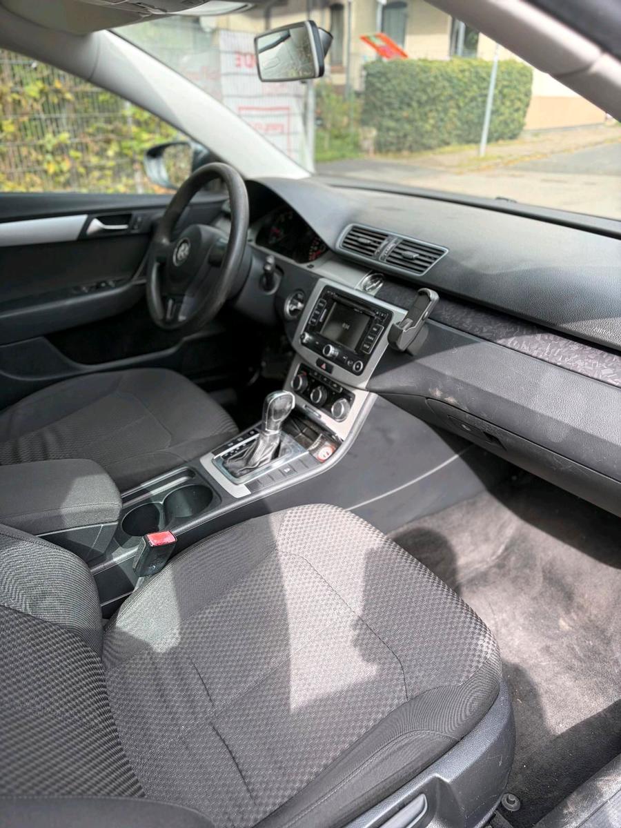 Volkswagen Passat 2011 — photo 8