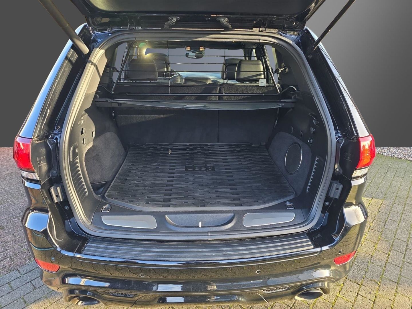 Fahrzeugabbildung Jeep Grand Cherokee 6.4 V8 SRT - Leder - Panoramadach