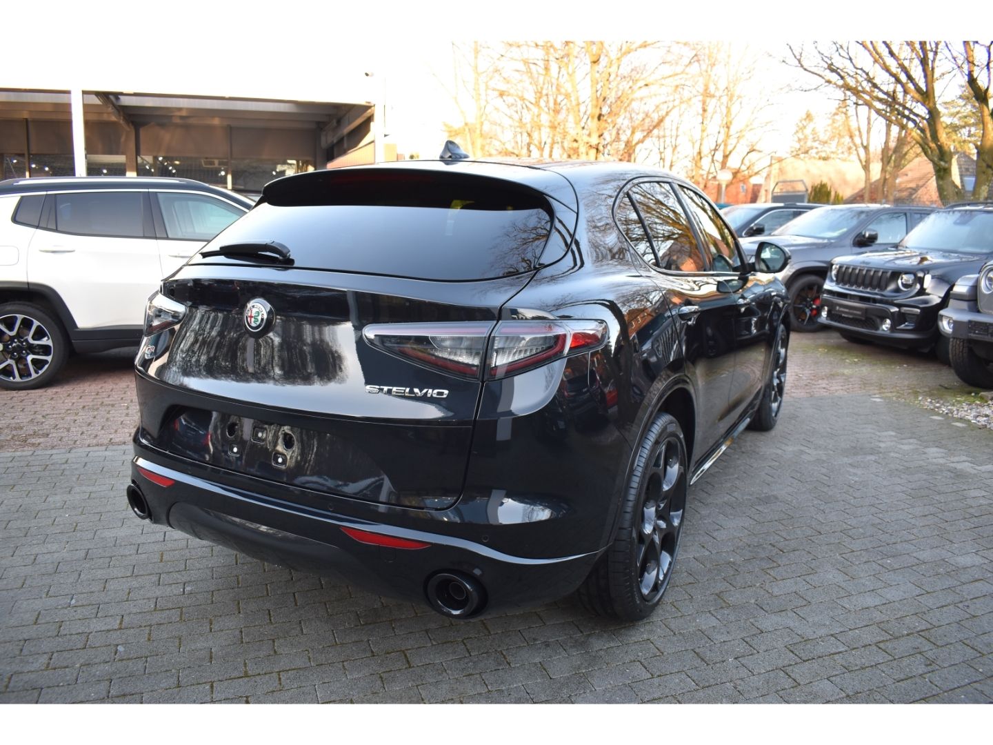 Fahrzeugabbildung Alfa Romeo Stelvio Veloce Q4 2.2 JTD - AHK - Panoaramadach