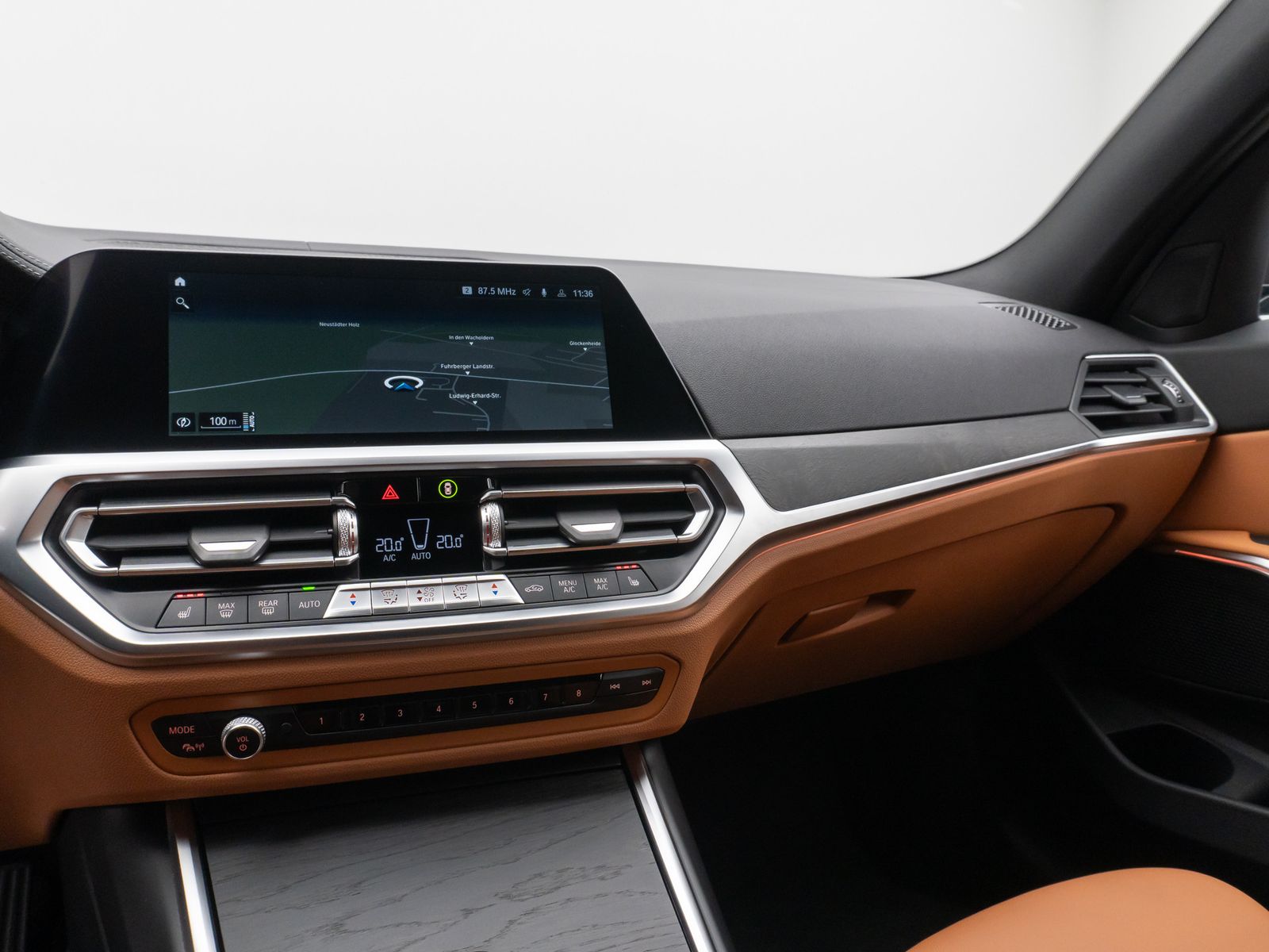 Fahrzeugabbildung BMW 330e Luxury Line 360°Laser HUD DAB HiFi Sport