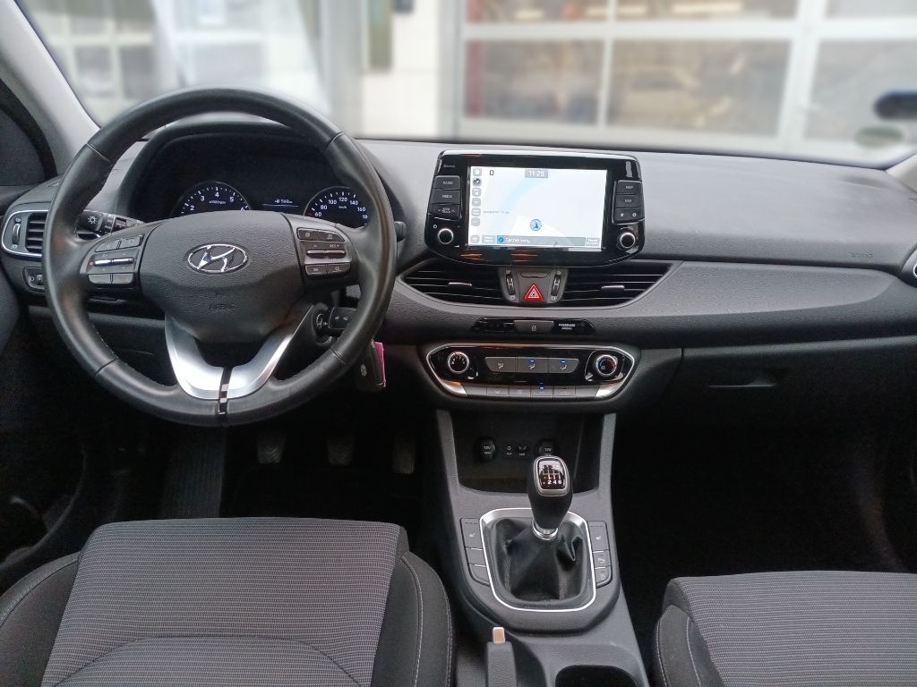 Fahrzeugabbildung Hyundai i30 1.4 M/T100 PS Navi RFK PDC Sitzheizung