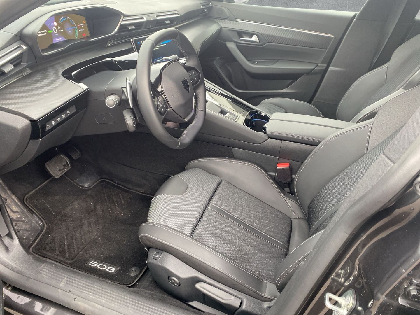 Fahrzeugabbildung Peugeot 508 SW Hybrid 225 Allure Plug-In *FULL-LED*elekt