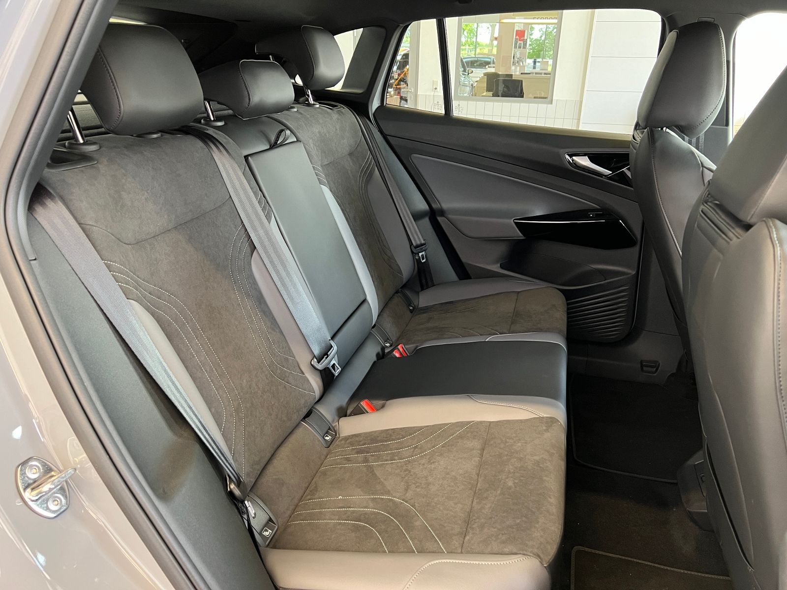 Fahrzeugabbildung Volkswagen ID.4  Pro 210 kW (286 PS) 77 kWh *AHK, Navi*