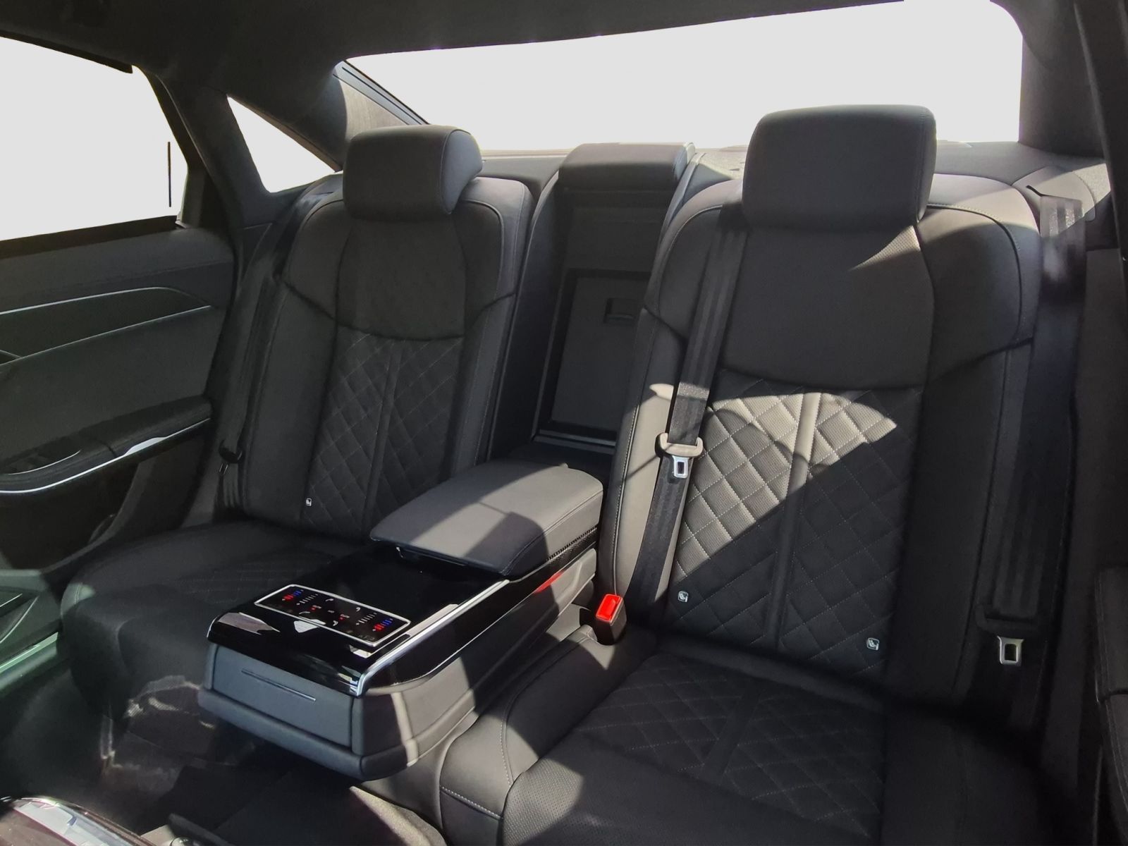Audi S8 - Bild 13