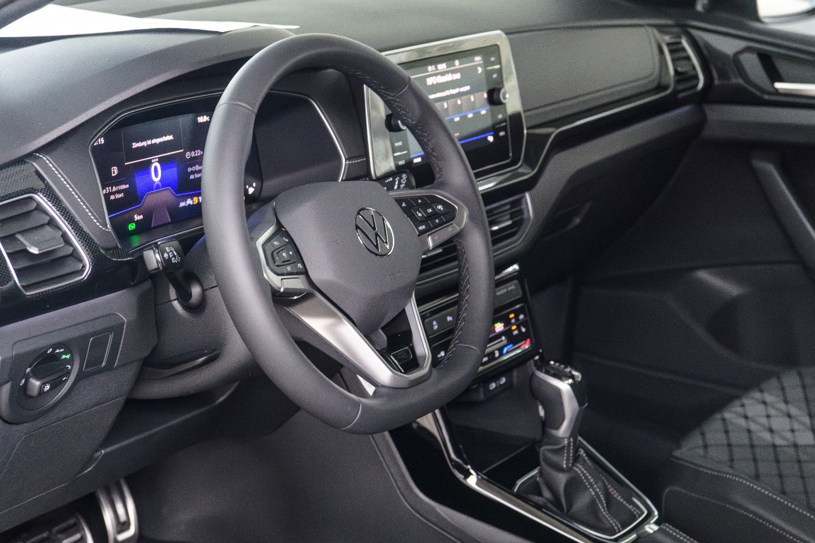 Fahrzeugabbildung Volkswagen T-Cross 1.0 TSI R-Line+DSG+Kamera+AHK+GJ-Reifen