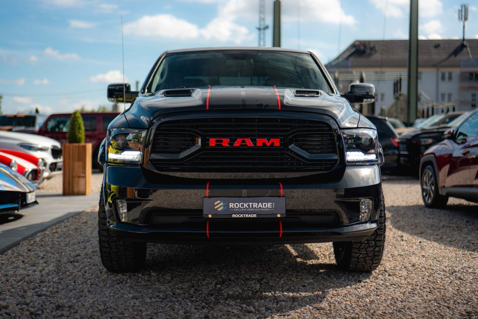 Fahrzeugabbildung Dodge RAM 5.7 V8 HEMI 4x4 OFFROAD Night-Paket LONGBED