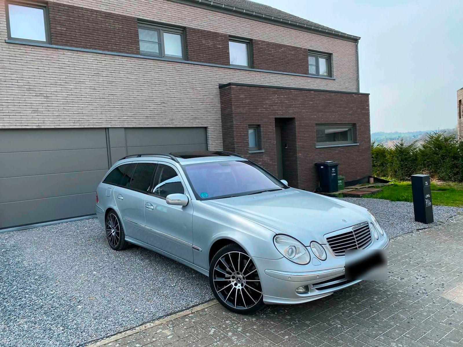 Mercedes-Benz E320 2006 — rear view