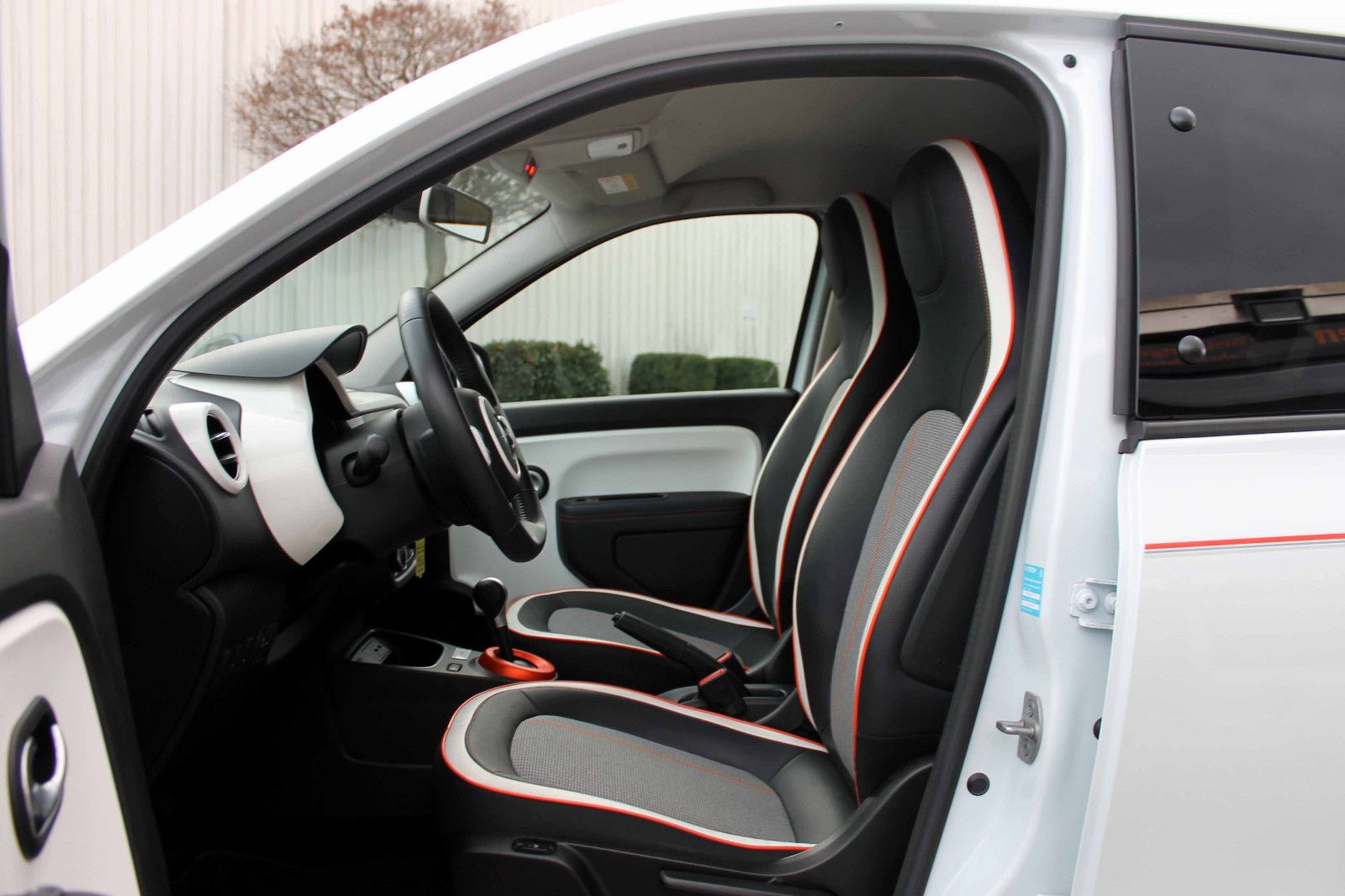 Fahrzeugabbildung Renault Twingo Vibes Electric 21kWh KAM PDC SHZ KLIMA BT