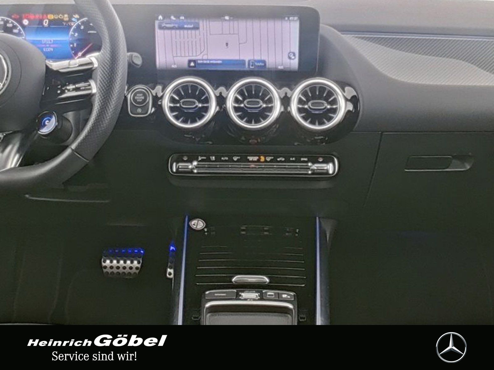 Fahrzeugabbildung Mercedes-Benz GLA 35 4M PANO+360°KAM+BURMESTER+MULTIBEAM+NIGHT