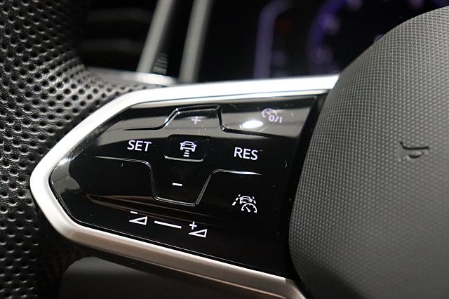 T-Roc R-Line 1.5 TSI DSG ActiveInfo EasyOpen Kam