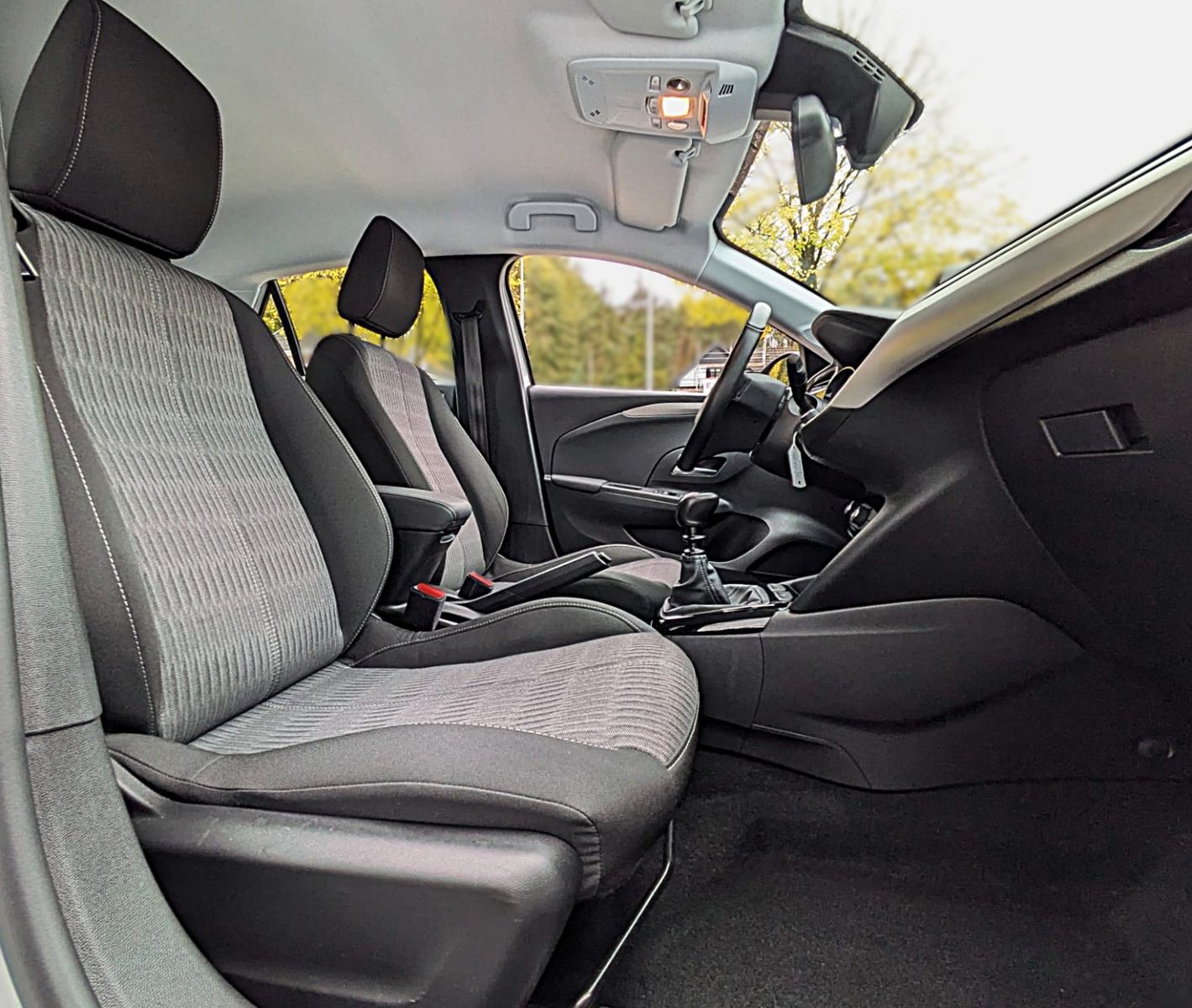 Fahrzeugabbildung Opel Corsa F 1.5D ACC NAVI SITZ+LENKR.HZG LED CARPLAY