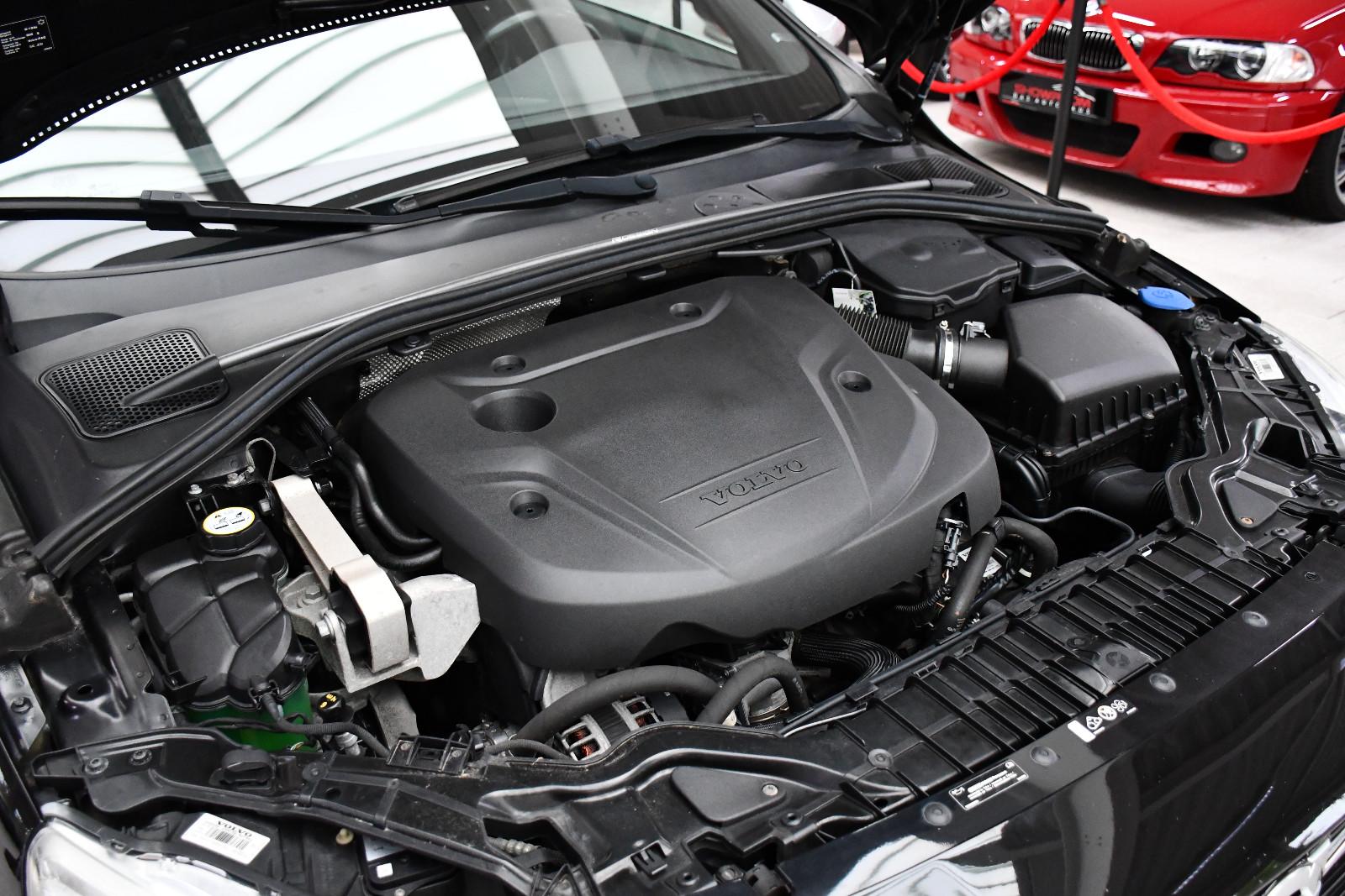 Volvo V60 D4 R-Design Aut. Kamera Leder Navi Ahk 82tkm