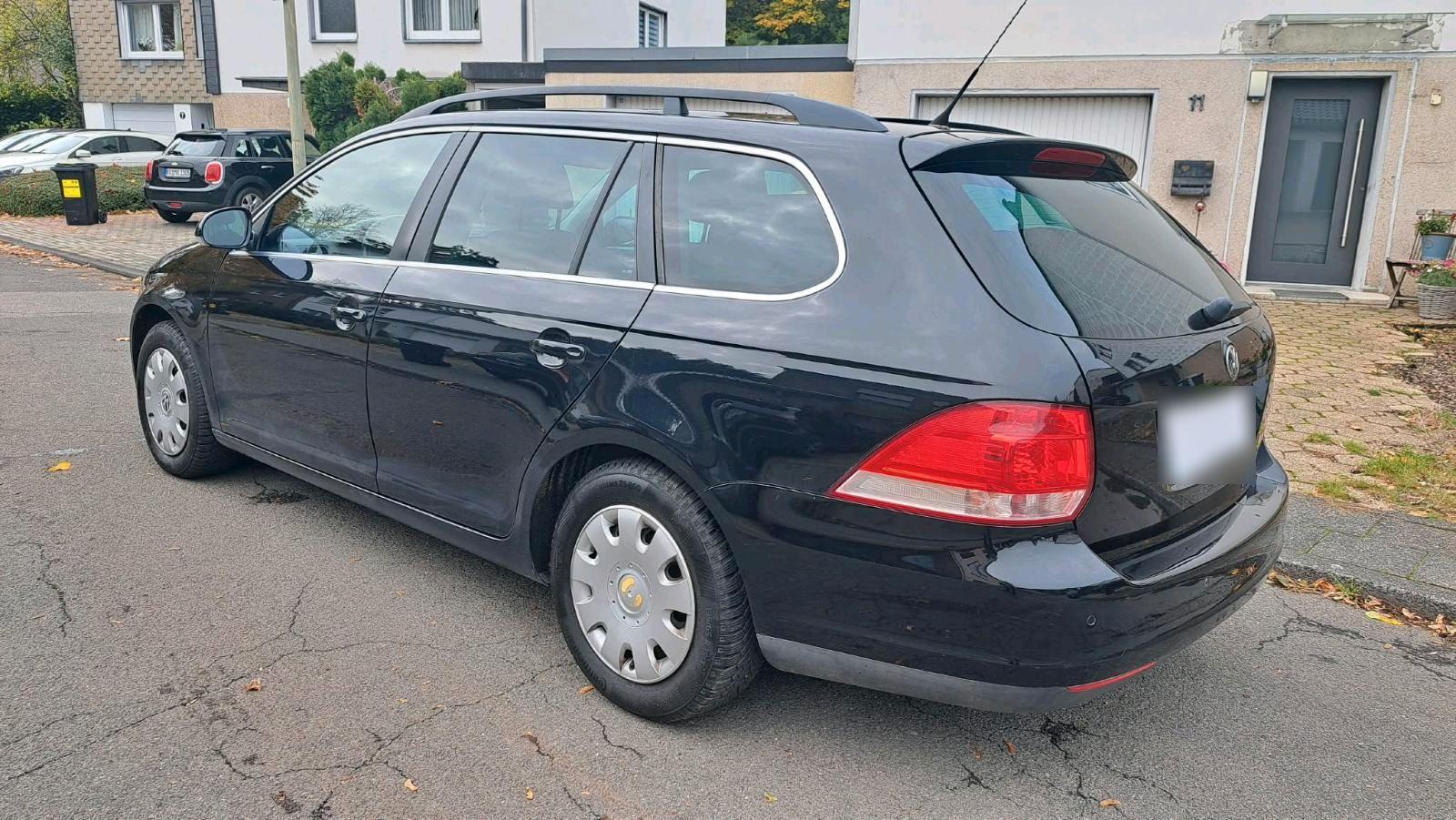 Volkswagen Golf 2009 — rear view