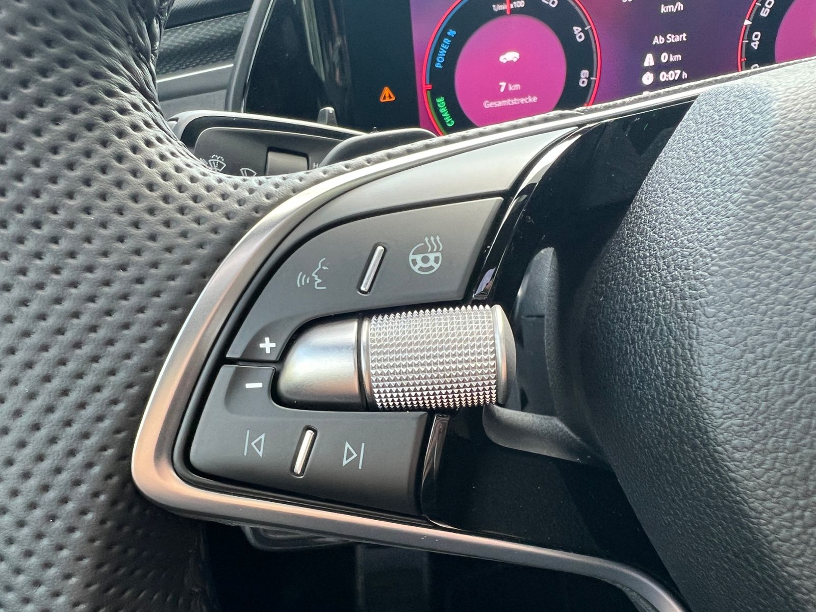 Fahrzeugabbildung SKODA Kodiaq Sportline 1.5 TSI IV DSG *LED, AHK, Navi,
