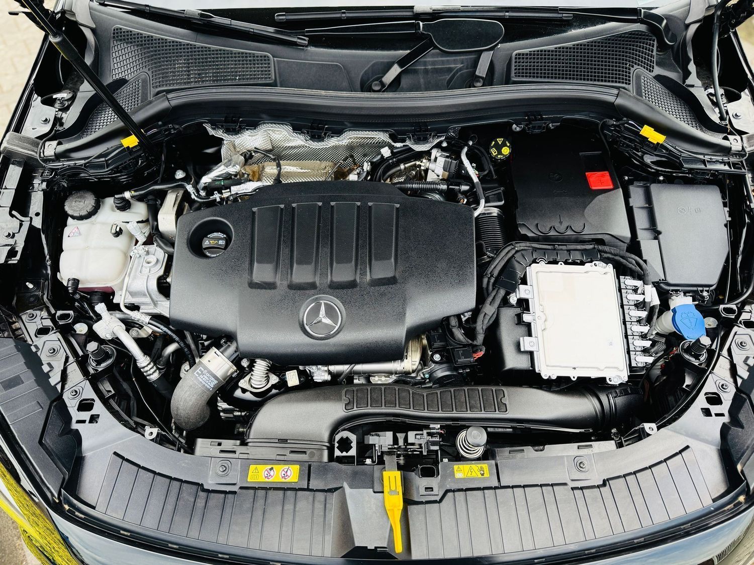 Fahrzeugabbildung Mercedes-Benz GLA 200 d PROGRESSIVE, AHK schw., LED, RFK, PTS,